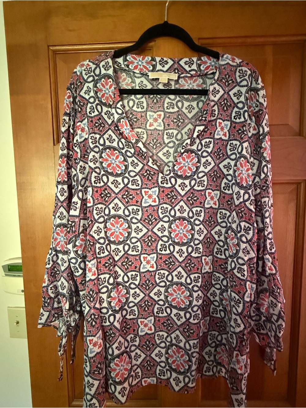 Michael Kors Floral Medallion V-
Neck Tunic Top Size 3X